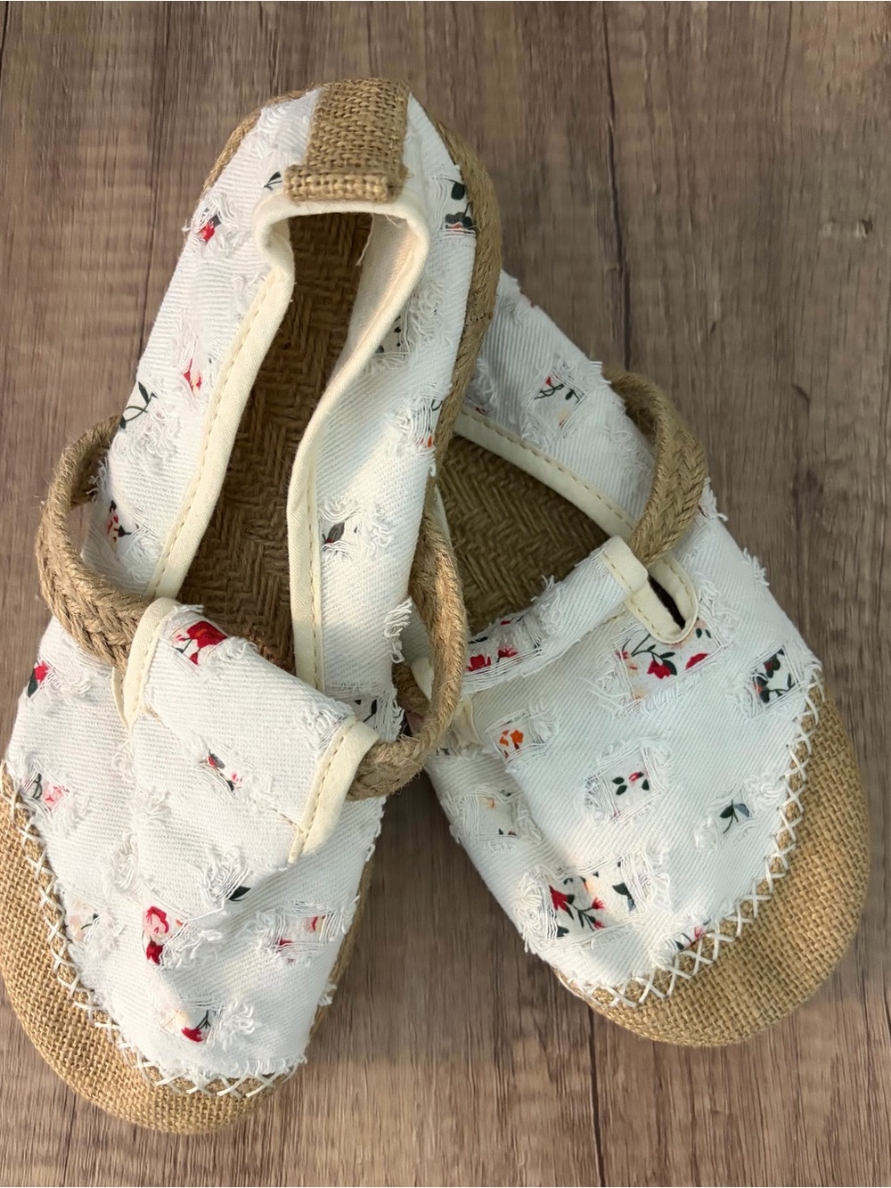 White Floral Espadrille Slip-On Sandals. Size 7.5 NEW! $15